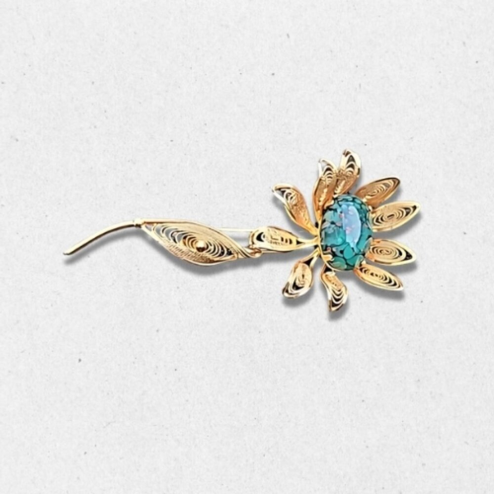 ViVintage Western Germany Pin Glass Stone Filigree Petals Flower Goldtone/Green